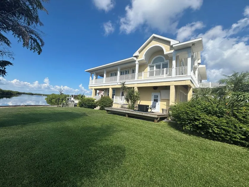 Bedøvelse Key West Style Waterfront Home med enestående udsigt - Image 1