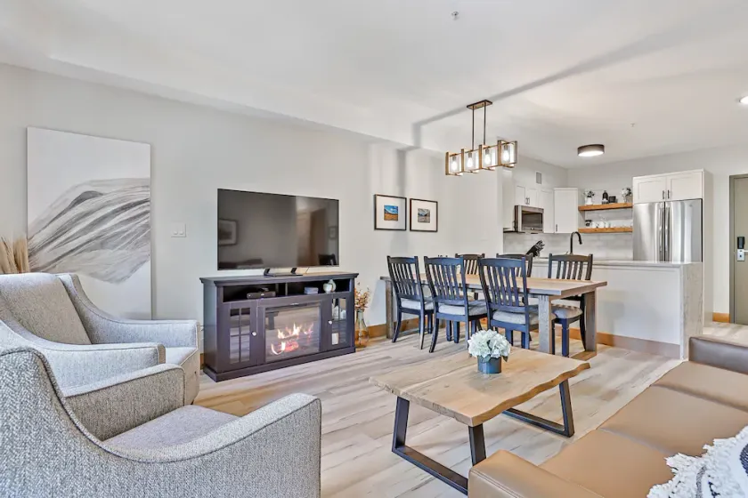 Luxury Condo - Newly Renovated and New Furniture - Outdoor Pool - Mountain Views - Image 1