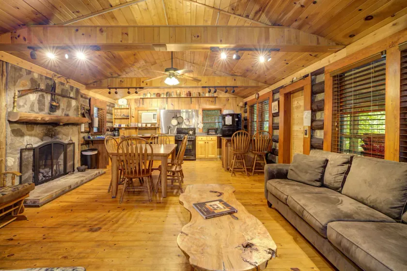 Adanaylah - A True Log Cabin Experience. Pet Friendly, too! - Image 1