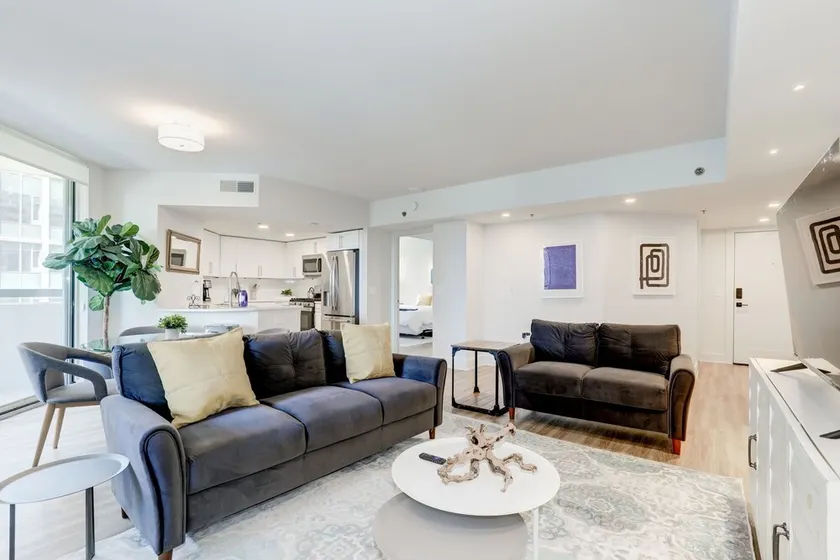 Elegant 2BR Apartment Minutes From DC - Image 1