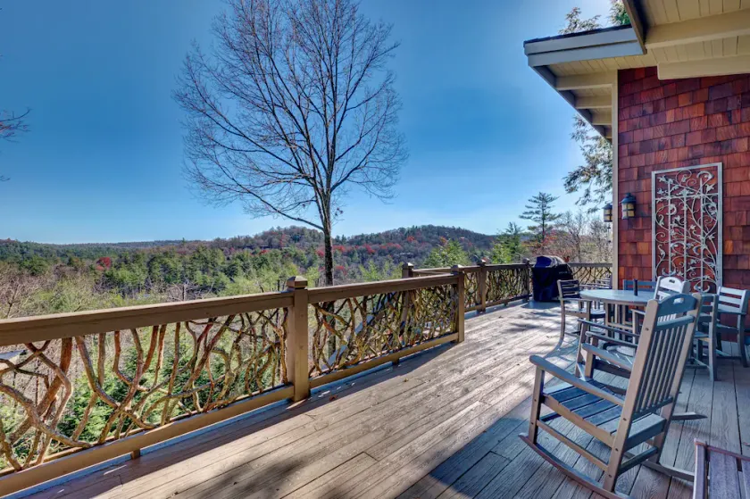 Breathtaking views,private property,glass porch w/wood-burning fireplace - Image 1