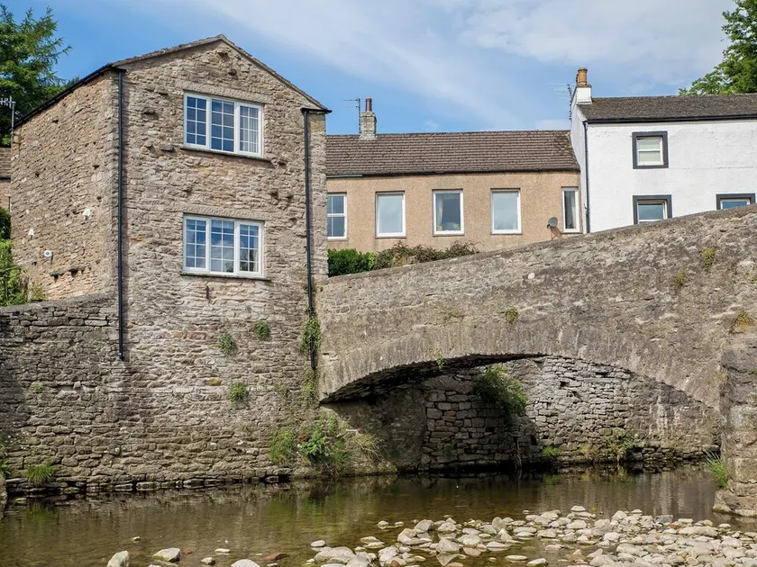 Riverbank Cottage - Image 1