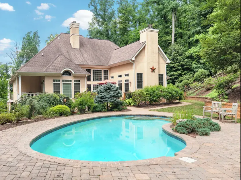 Asheville Oak Hill Retreat sover 19-24 + pool - Image 1