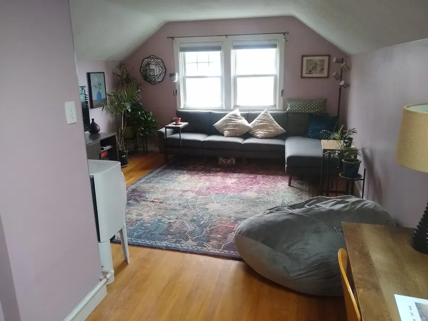 Loft apartment near Merriam Hospital - Image 1