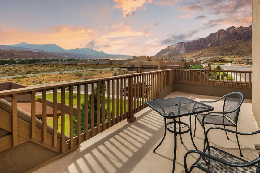 Vacker Southgate Village Condo - takterrass - luftkonditionering - pool - Image 1