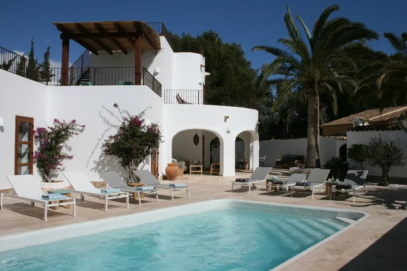 Luxurious 4 bedroom Ibiza style house completely refurbished with great sea view - Image 1