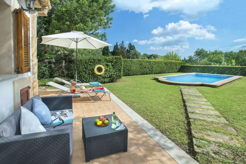 Owl Booking Villa Tarongers - Stay For Couples - Image 1
