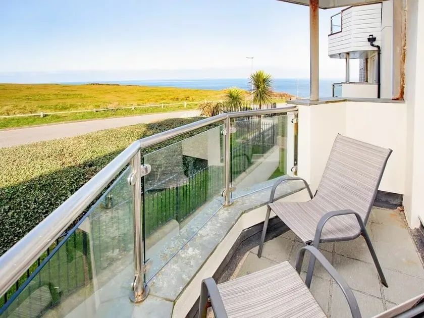 Luxury Sea View Apartment In Pentire, Newquay - Image 1