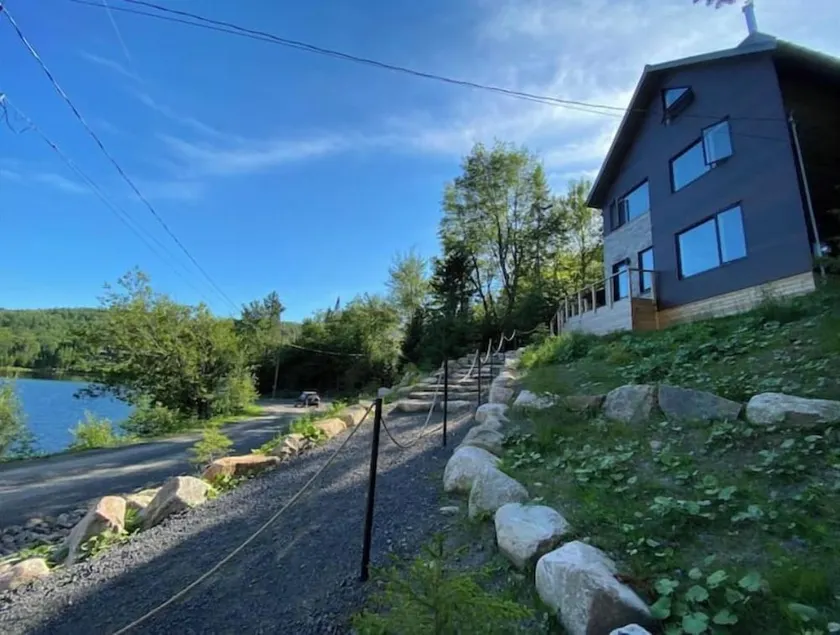 LE CELESTE AU BORD DE L'EAU - Image 1