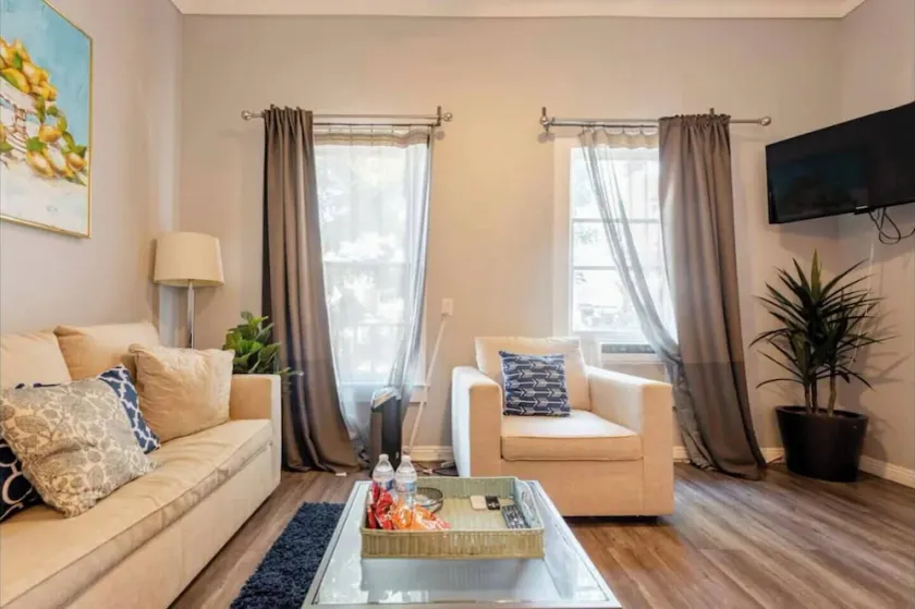 Perfect for business trips, conventions & fun getaways — just a minute’s walk to the San Diego Convention Center, PETCO PARK, nightlife, and public transit. Includes secure, free parking for one vehicle plus a dedicated workspace and high-speed Wi-Fi - Image 1