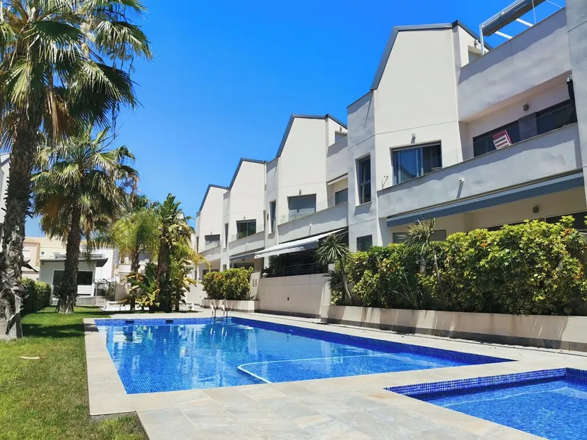 Top floor apartment with sunny roof terrace, heated pool and garden - Image 1
