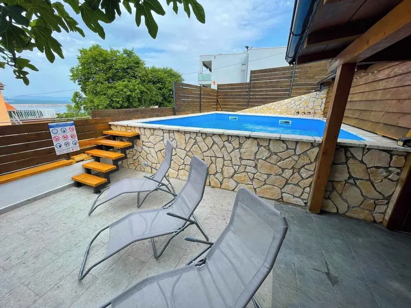 Holiday apartment with sea view and pool - Image 1