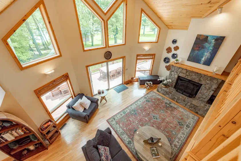Cozy Dog Friendly, Private Dock & Fire Pit - Image 1