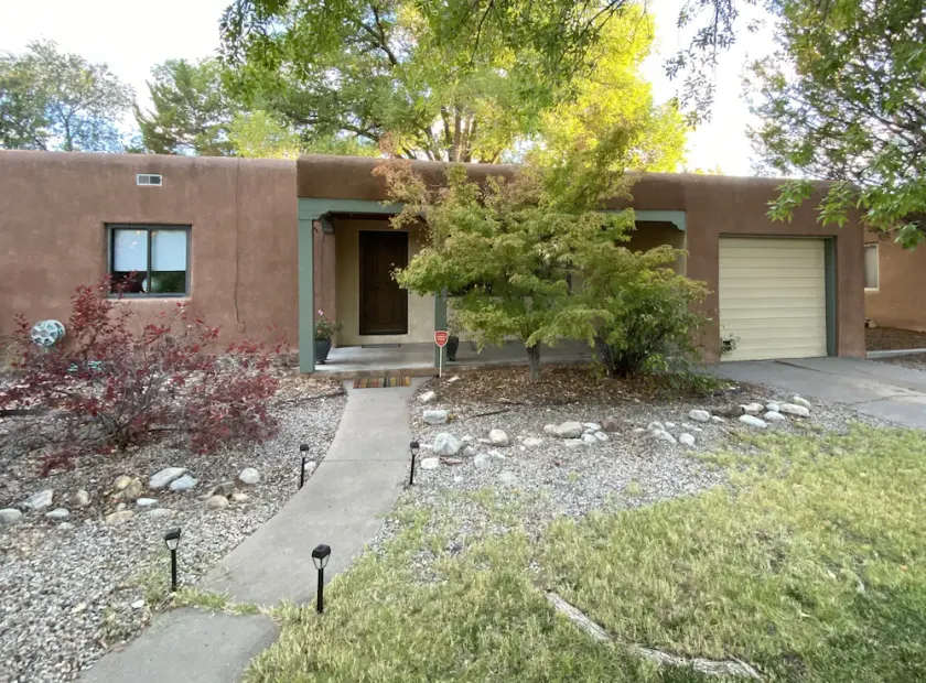 Minutes from the Airport, KAFB, UNM, and the historic Nob Hill! - Image 1