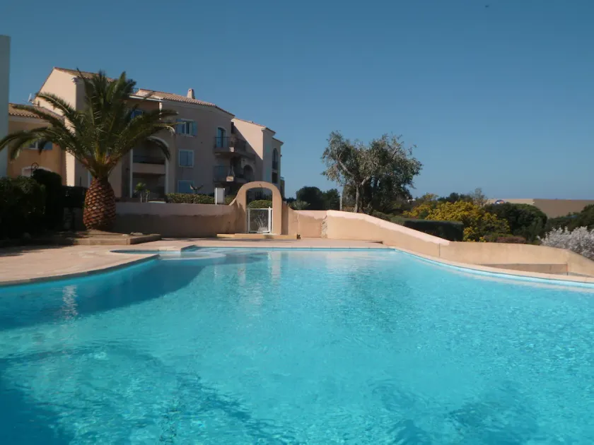 F3 L'ILE ROUSSE avec piscine dans résidence - Image 1