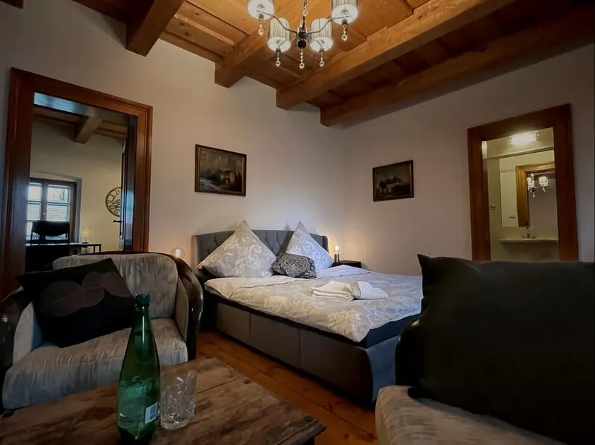Stylish 2 bedroom apartment with historical atmosphere and private sauna/hot tub - Image 1
