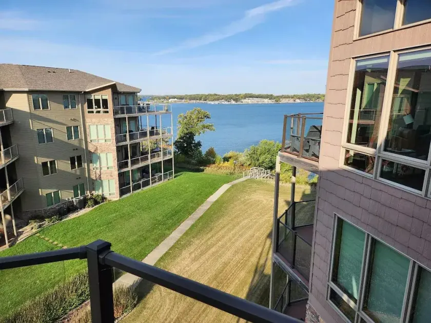 Luxury Lakeside Bridges Bay Condo - Image 1