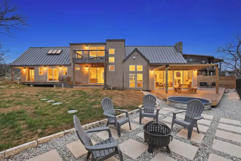 Friends & Family Favorite! Views - Spacious - Clean - Image 1