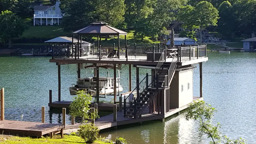 Bella casa nuova Lakefront sul lago Smith Mountain. - Image 1