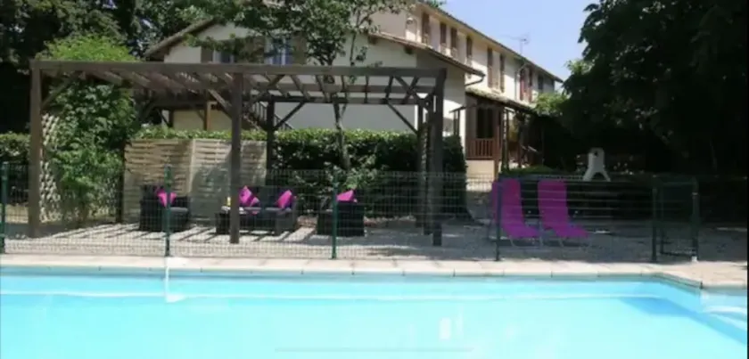 Les Roseries Boutique Gite - Image 1