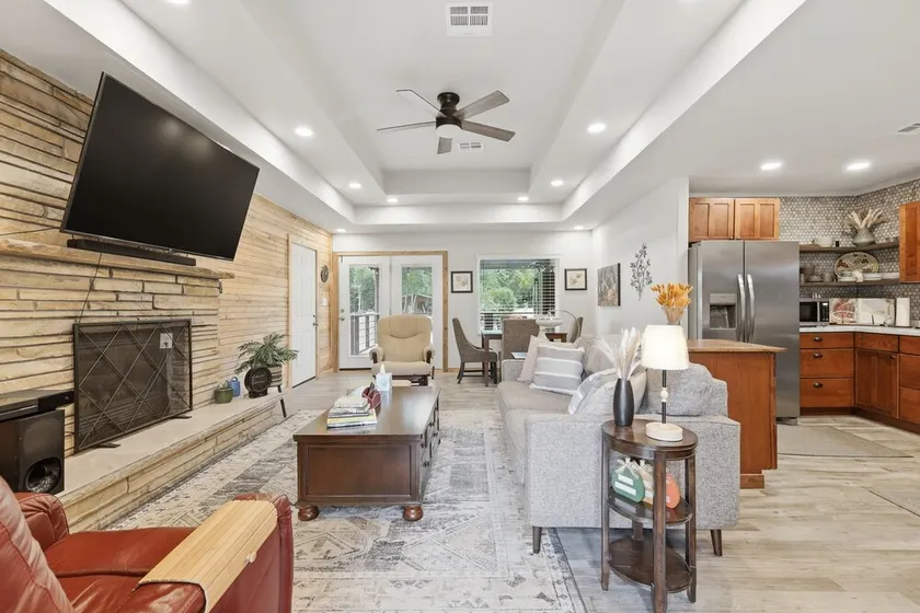 Modern Farmhouse 3BR Tulsa Oasis home - Image 1