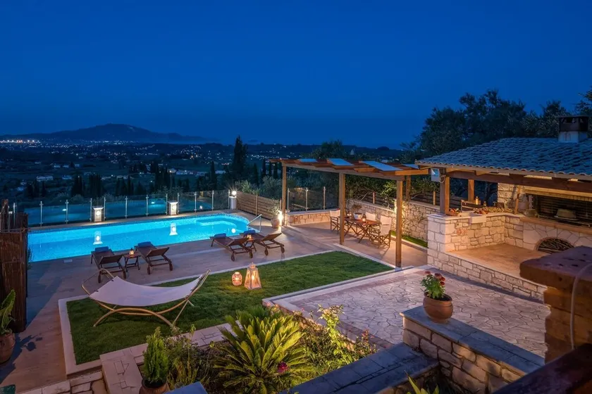 Private pool villa,experience a unique and luxurious holiday and amazing views. - Image 1
