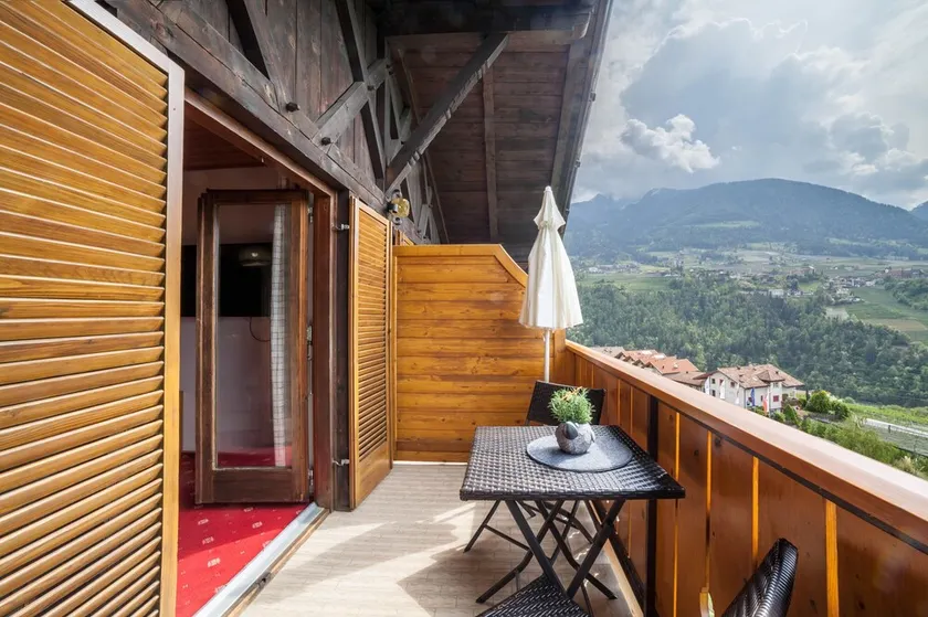 Holiday Apartment 'Sankt Corbinian 4' with Mountain View, Balcony, Shared Garden & Wi-Fi - Image 1