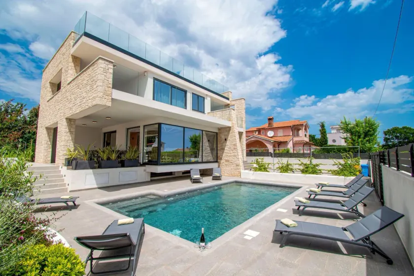 Modern villa with private pool near the sea - Image 1