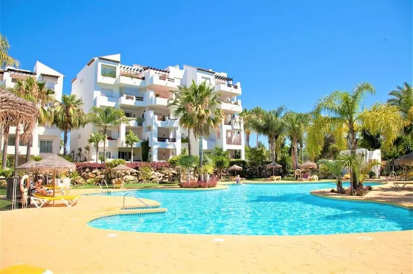 Appartement de deux chambres avec Wifi et clima, Proche de la plage entre Estepona et San Pedro - Image 1