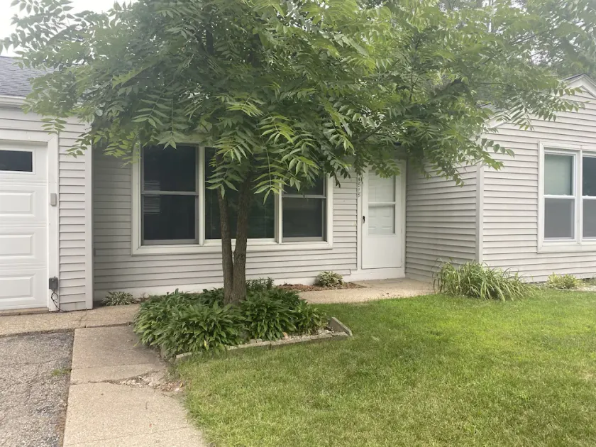 Furnished 2 Bedroom Ranch in Pleasant Prairie - Image 1