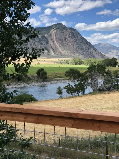 Studio apartment on the banks of Yellowstone River - Image 1