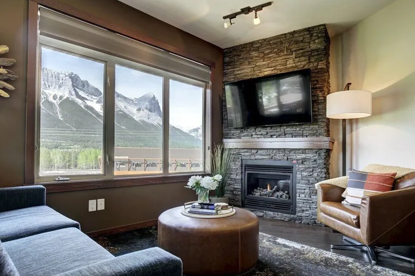 Stoneridge 303 | Heated Outdoor Pool & Hot Tub - Image 1