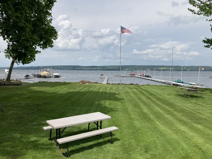 Beautiful Lakefront Cottage with Dock - Image 1