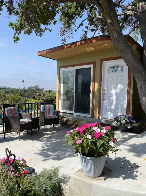 Casita w/Mountain Views, kitchenette, bathroom,queen bed, 20 min to the beach - Image 1