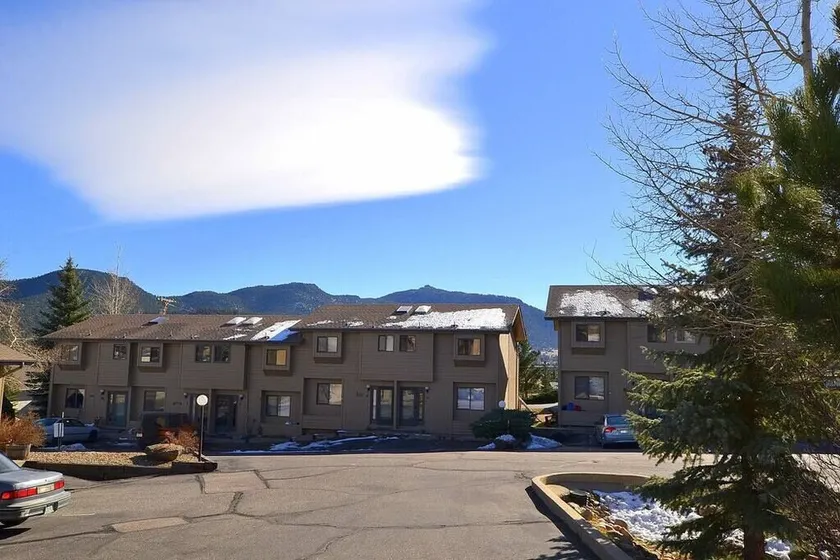 Grand Estates-Spacious Two-Level Condo with Spectacular Views Near Lake Estes - Image 1