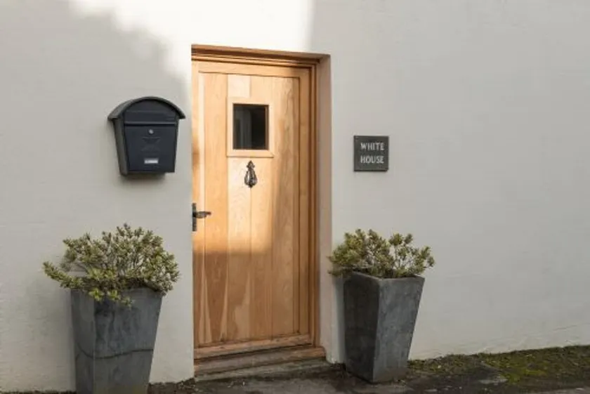 Host Stay White House - Image 1