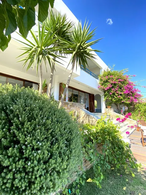 Svolis Beachhouse - Villa Set in a Beautiful Bay - Image 1