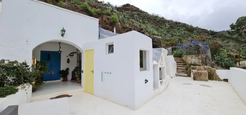 Los Andenes Cave - Image 1