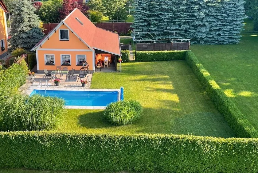 Holiday home with pool - Image 1
