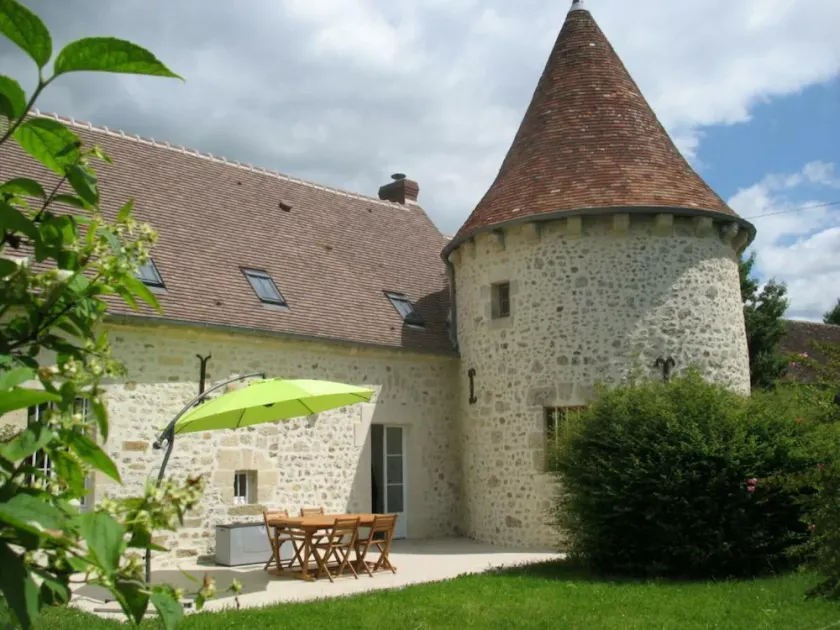 Charming historic cottage, 5 bedrooms, large garden - Image 1