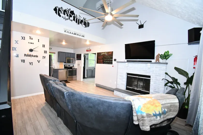 Home w/ Hot Tub, W&D + FREE access to Pools, Lake, Fitness, Tennis, & More. - Image 1