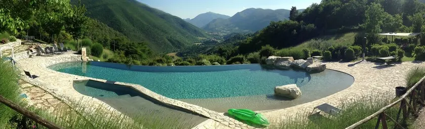 Smukt restaureret 16. århundrede tilflugt med infinity pool og fantastisk udsigt - Image 1