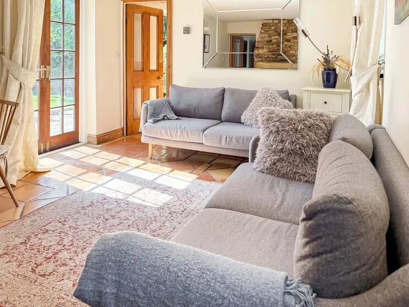 2 bedroom accommodation in Staple, near Wingham - Image 1