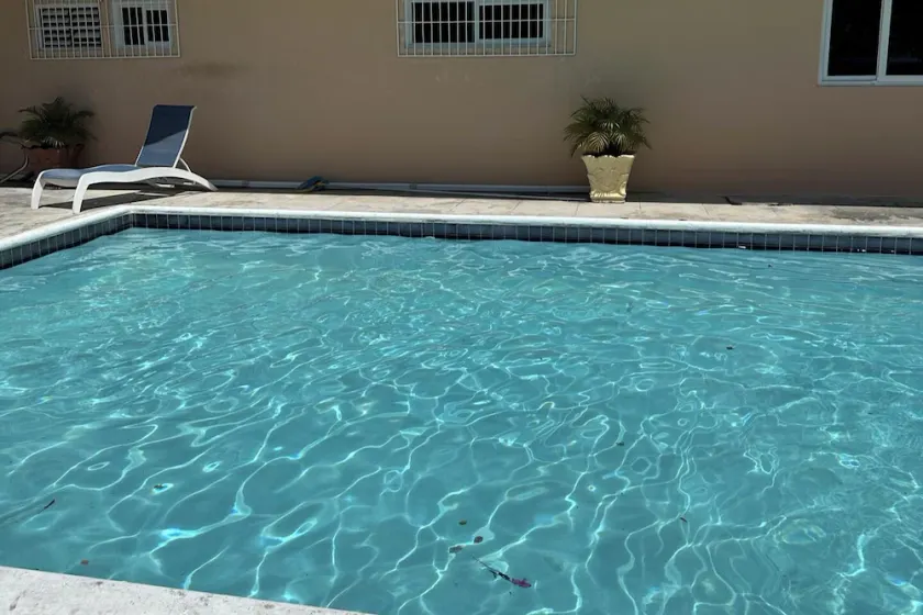 Sleeps2 - Private Pool - King Bed - AirCon - Image 1