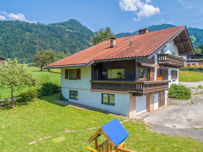Holiday home with large garden on the cycle path - Image 1