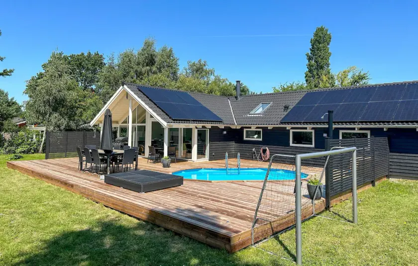 Nice Home In Rødby With Sauna - Image 1