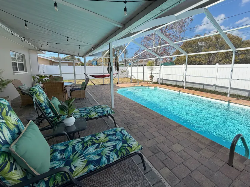 Heated Pool! 2 Master Suites- 5 miles to Clearwater Beach! - Image 1