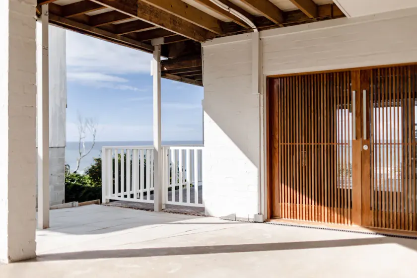 Ocean front position offering stylish and spacious accommodation. - Image 1