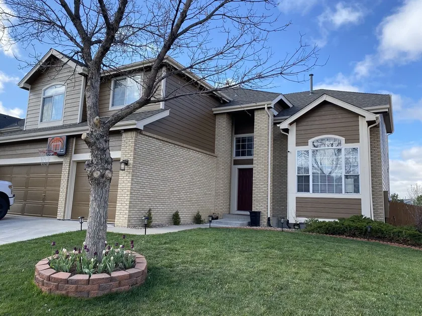 Bright Walk-Out 2BR · Private Patio & Yard · Quiet Area - Image 1