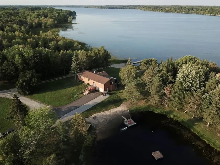 Need a summer getaway? Book NorthFork Lakehouse-the ultimate cottage destination - Image 1